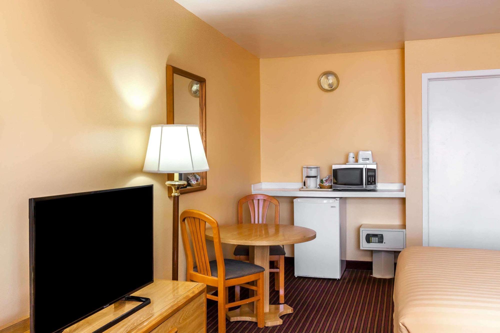 University Inn At San Luis Obispo Bagian luar foto